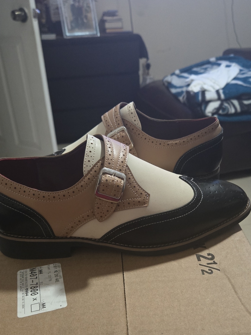 New Mens Size 10 Brown&Beige Two Tone Shoes.